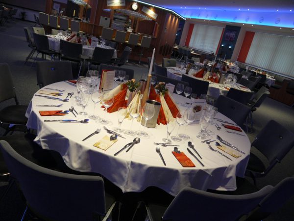Event mit festlicher Eindeckung